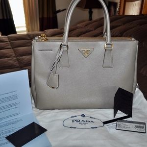 PRADA SAFFIANO LUX DOUBLE ZIP HANDBAG (ARGUILLA)